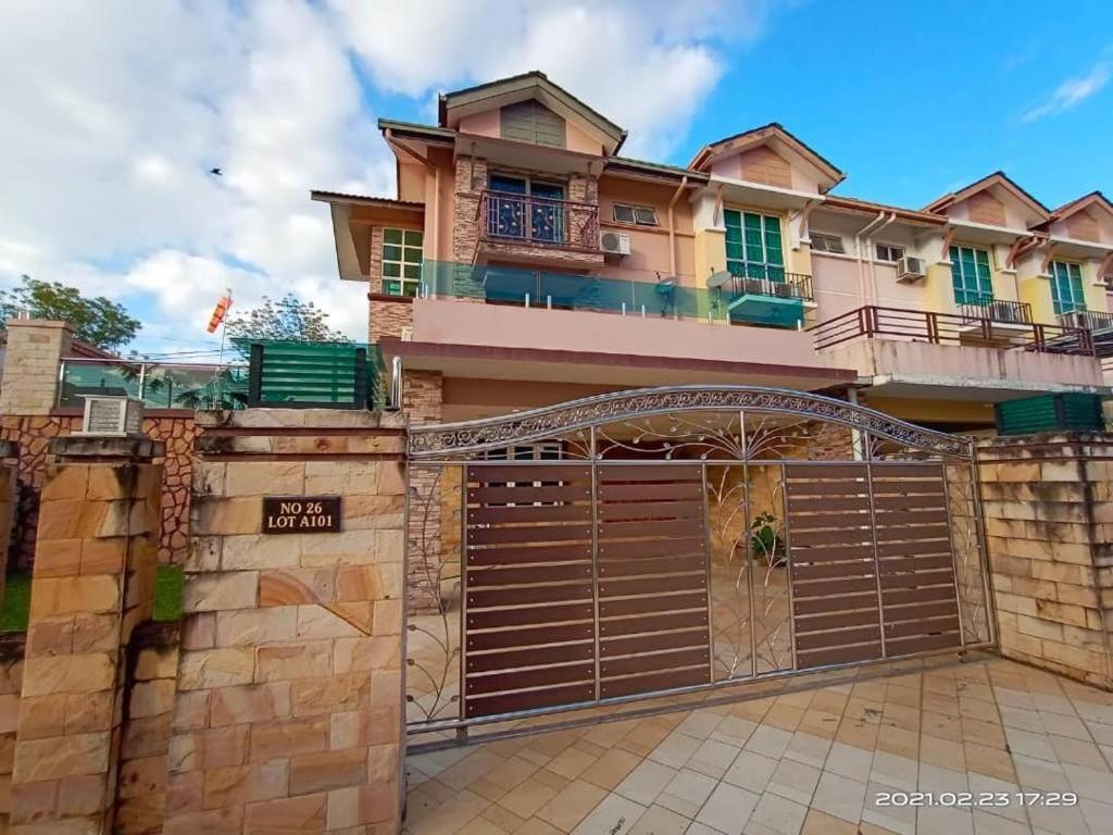 Homestay D' Sepangar Hills Kota Kinabalu Exterior photo
